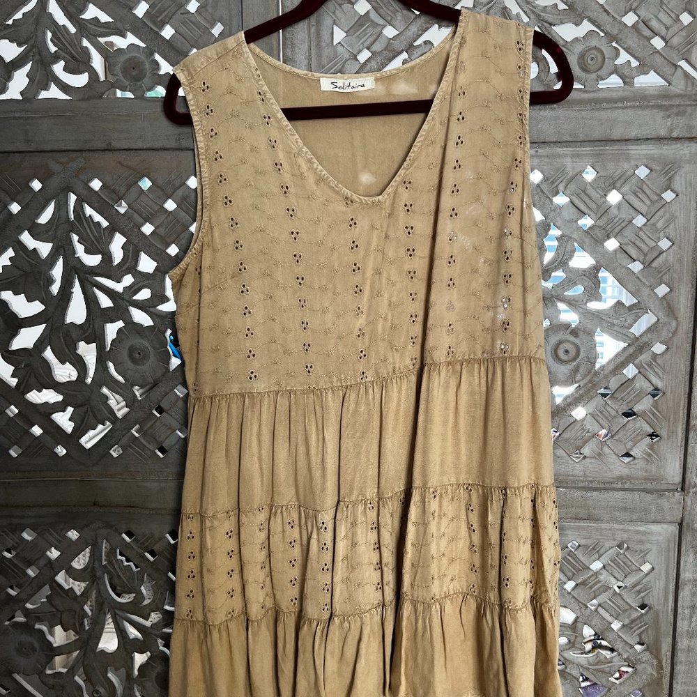 Solitaire Embroidered Ruffle hem Women’s Nude Blouse Size Large